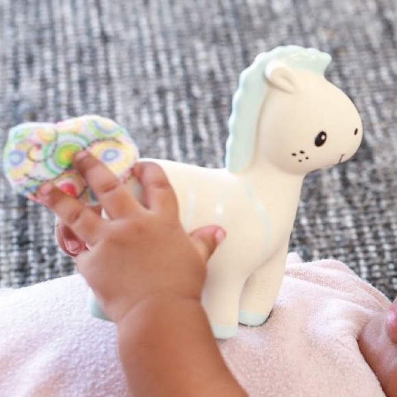 Infantino Go Gaga Squeeze & Teethe Terry Tail - Picture 4 of 8